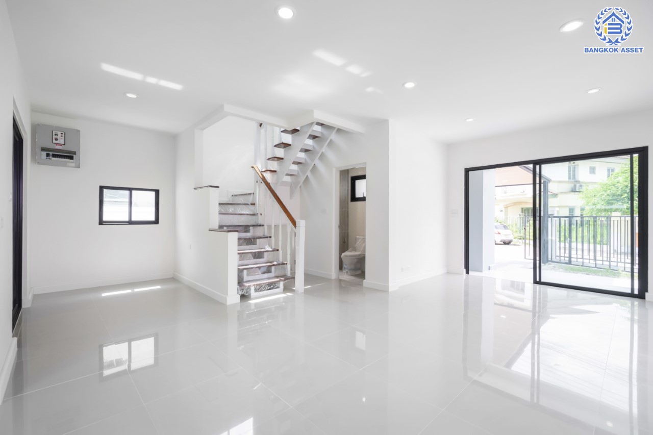 บ้านมือสองตกแต่งใหม่ แบรนด์ LH ม.ชัยพฤกษ์ บางใหญ่-เซ็นทรัลเวสต์เกต ตอบโจทย์ทุกการอยู่อาศัย เนื้อที่ 56.8 ตร.ว. ฟังก์ชัน 3 ห้องนอน 2 ห้องน้ำ 2 ที่จอดรถ บนทำเลดีที่สุด! ใกล้เซ็นทรัลเวสต์เกต ทางด่วน "กาญจนาภิเษก" และเพียง 10 นาที ถึงรถไฟฟ้า "สถานีคลองบางไผ่"